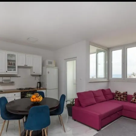 Leilani Stunning View Apartment Near The Center! شقة