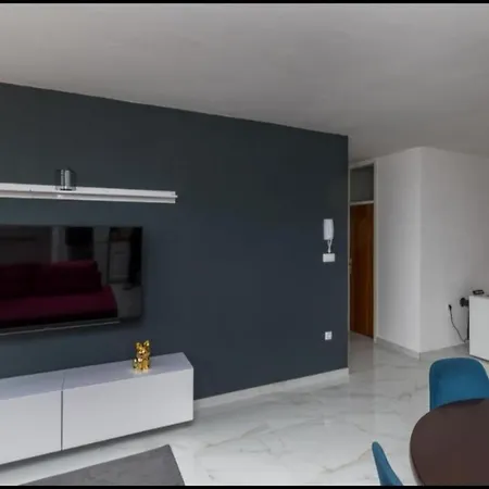 Leilani Stunning View Apartment Near The Center!