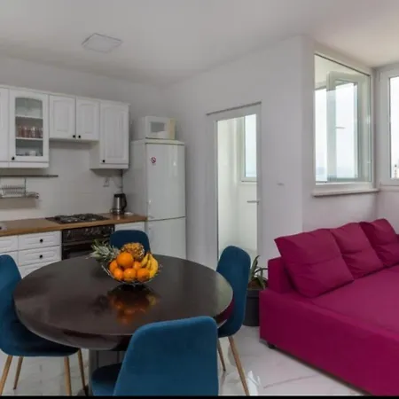 Leilani Stunning View Apartment Near The Center!