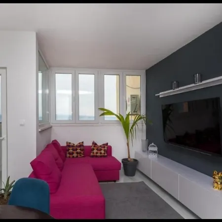Leilani Stunning View Apartment Near The Center!