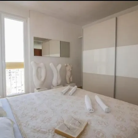 Leilani Stunning View Apartment Near The Center!